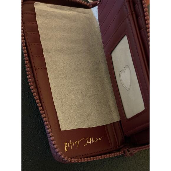 Betsey Johnson Plum Quilted Heart Wristlet Wallet – NWT - Picture 3 of 4